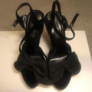 JLO velvet platforms with bow detail size 9